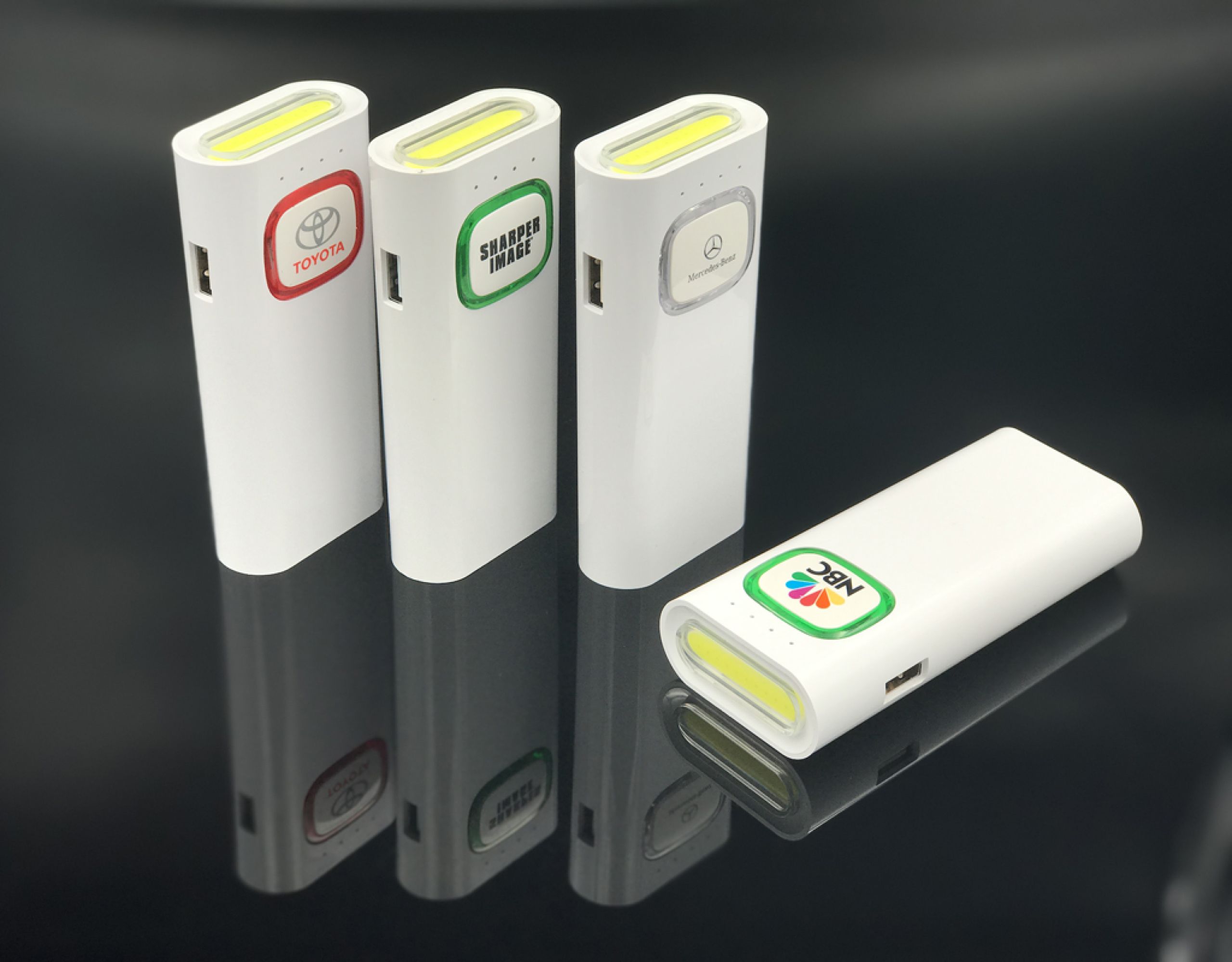 Зарядное устройство с LED-фонариком и подсветкой логотипа, 4400 mAh, белый, арт. 7450-1 - вид 3 из 6