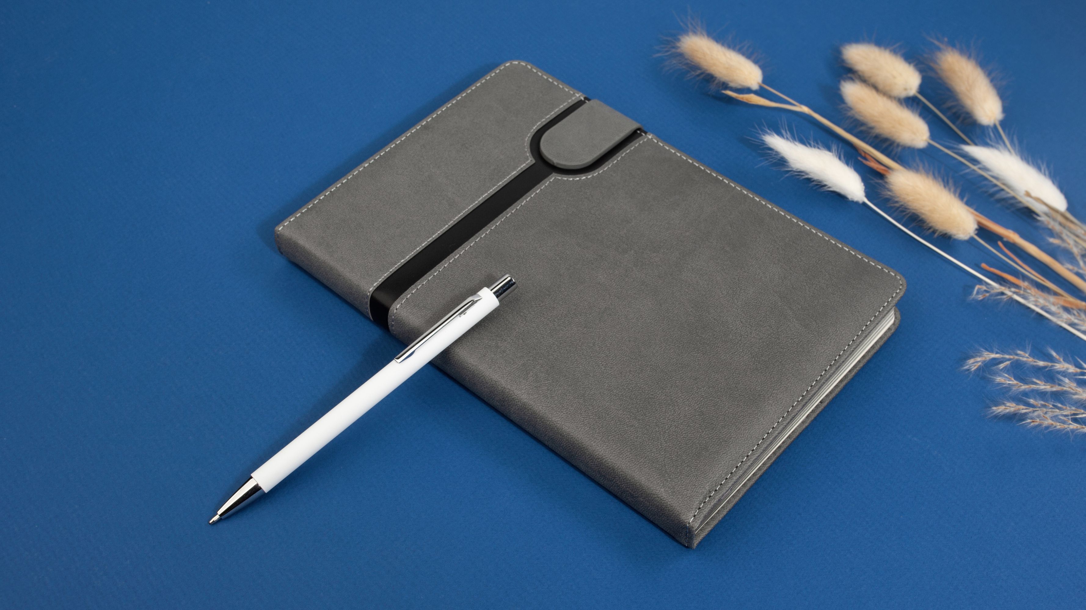 Ручка шариковая "Trade", белый, покрытие soft touch, арт. 7460-1S - вид 2 из 6